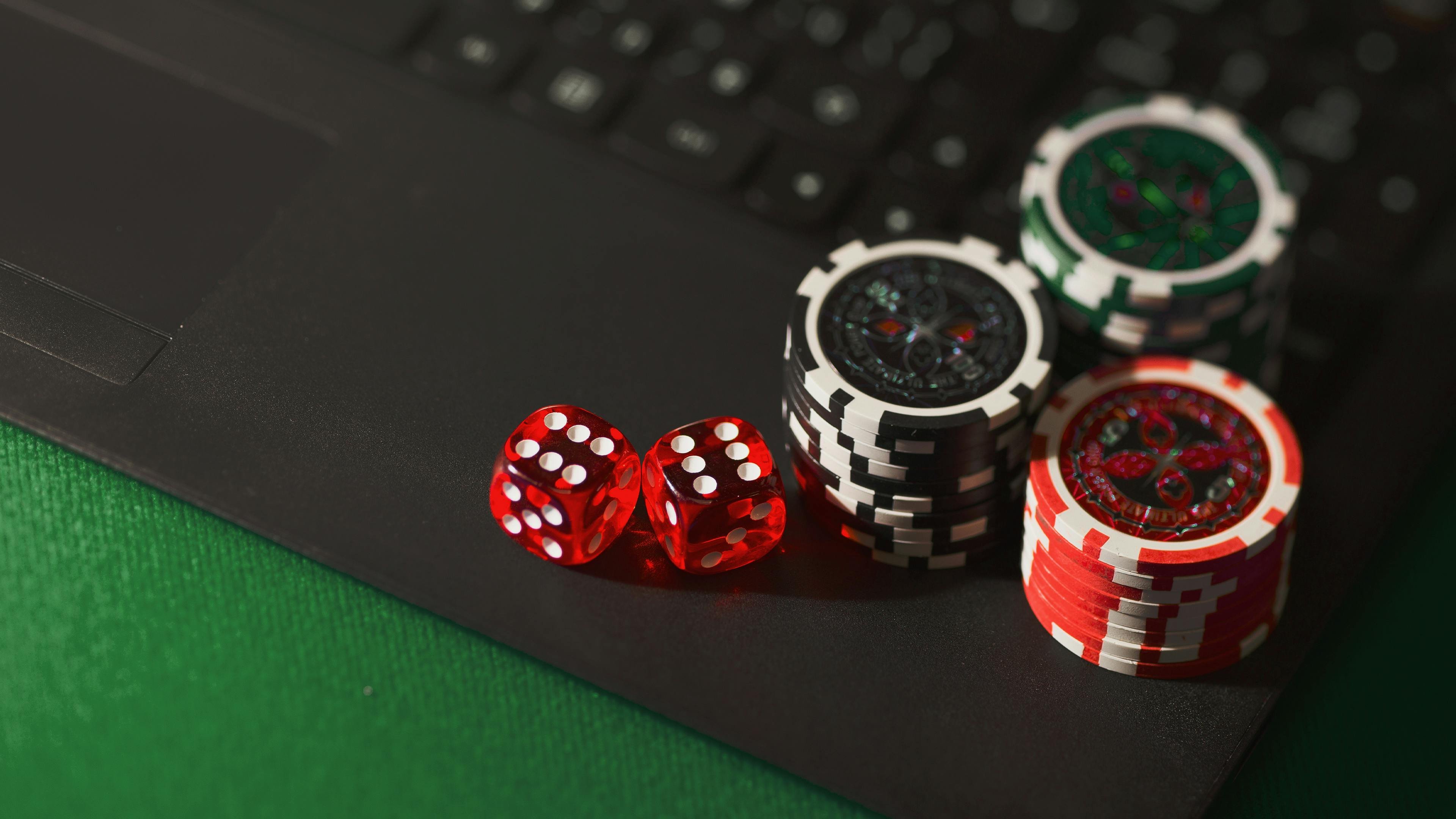 Dealer profesional Three Card Poker di studio haitogel